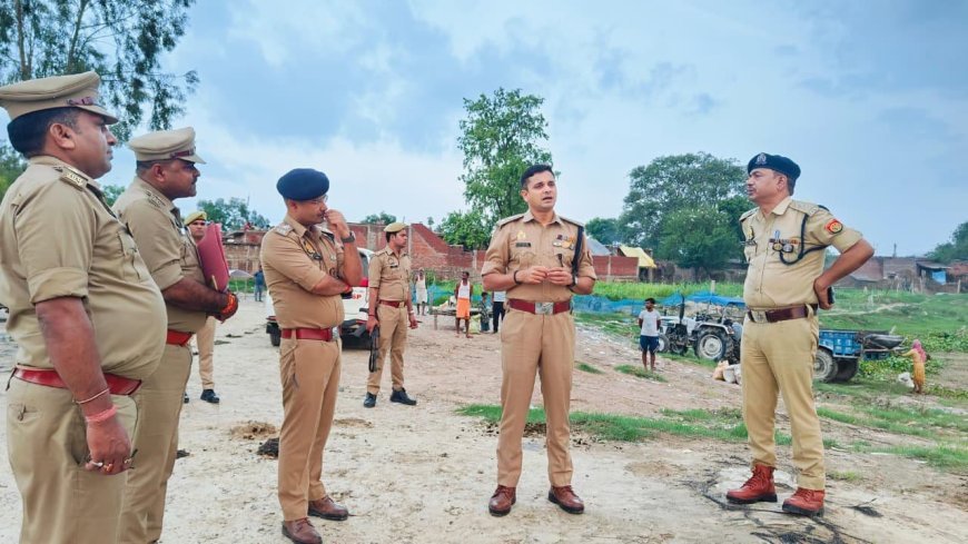 Hardoi News: कांवड़ यात्रा को लेकर अलर्ट पर पुलिस, सुरक्षा व्यवस्था परखने राजघाट पहुंचे एसपी