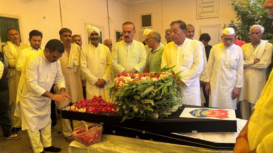 Tripura DGP Funeral: त्रिपुरा के दिवंगत डीजीपी अनुराग की अंतिम यात्रा में पहुंचे मंत्री असीम अरुण, दी भावभीनी श्रद्धांजलि