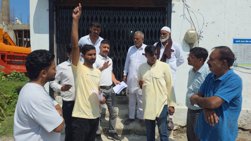 Bazpur: समिति डायरेक्टरों ने समिति कार्यालय में ठोंका ताला, निलम्बन वापसी व वेतन देने की करी माँग