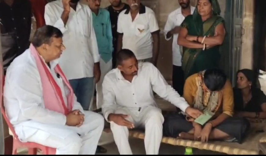 बलिया में बिजली के तार की चपेट में आने से पिता-पुत्र की मौत: सपा नेता नीरज सिंह गुड्डू ने जताया शोक, मुआवजे की मांग