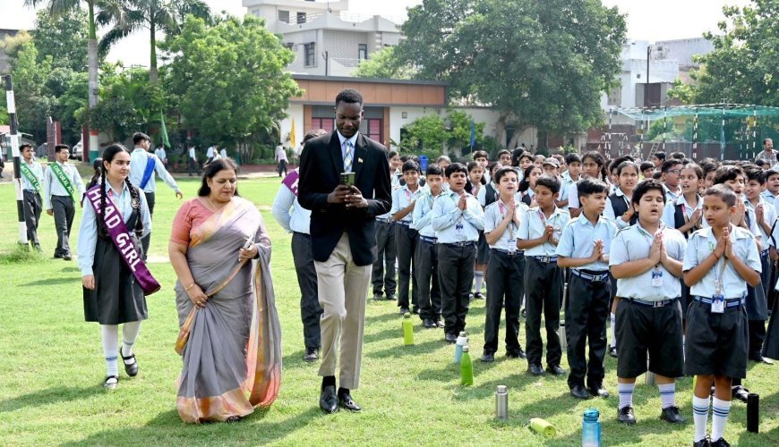 देवबंद के स्कूल में पहुंचे घाना के राजनयिक, छात्रों को दिया वैश्विक संस्कृति और पर्यावरण संरक्षण का संदेश
