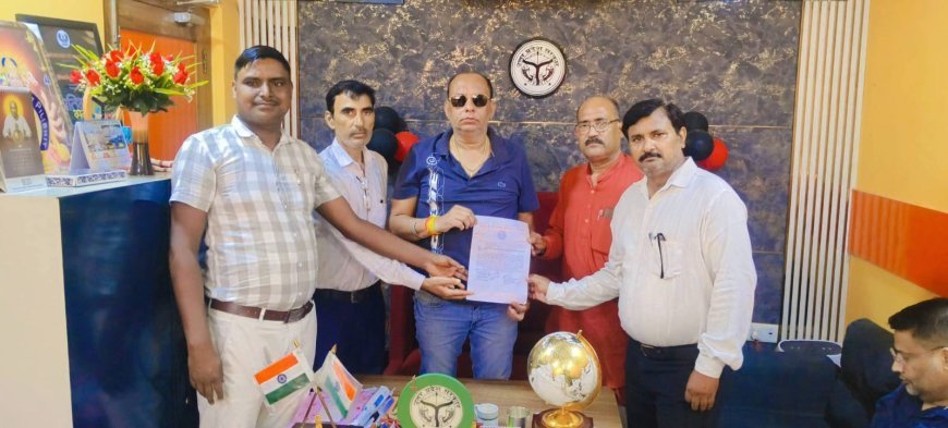Pilibhit: महाराणा प्रताप चौक पर महाराणा प्रताप की प्रतिमा स्थापित करने की मांग, क्षत्रिय समाज ने नगरपालिका अध्यक्ष को सौंपा ज्ञापन