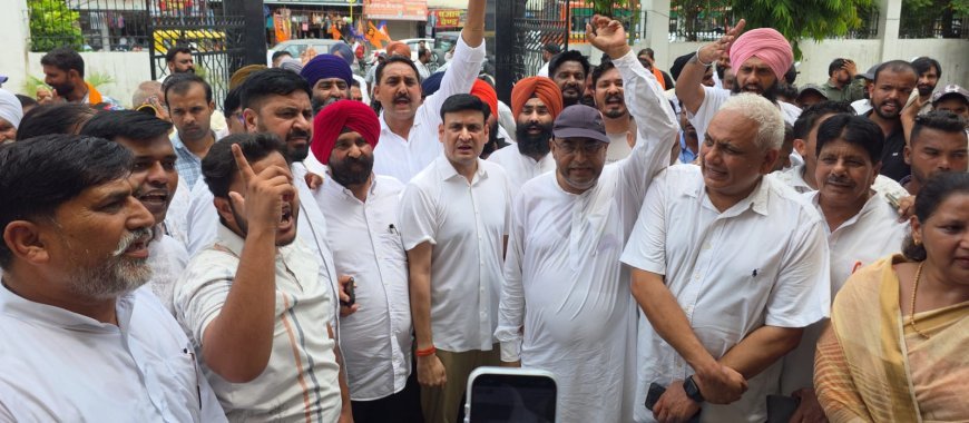 Bazpur: घोटालेबाजों के खिलाफ कांग्रेस का मोर्चा, कोतवाली में नामजद तहरीर; मुकदमा दर्ज न होने पर धरने की चेतावनी
