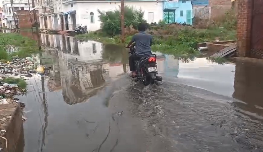 Sambhal: पानी निकासी बना बवाल! नाले का रुख मोड़ने पर दो पक्ष भिड़े, मारपीट का वीडियो वायरल