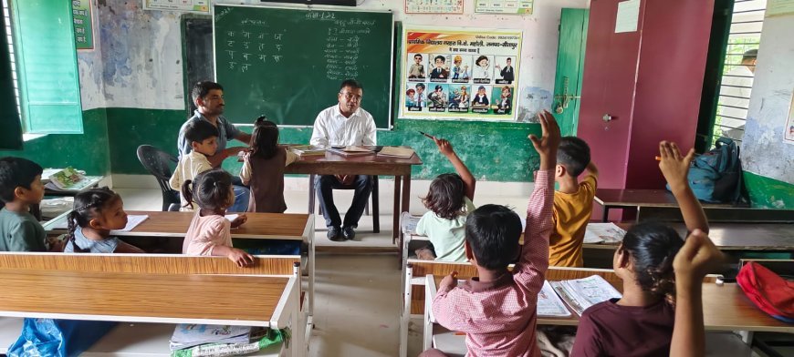 Sitapur: बीएसए गोरखनाथ पटेल ने महोली के चार विद्यालयों का किया औचक निरीक्षण, दस दिन में सुधार के दिए निर्देश