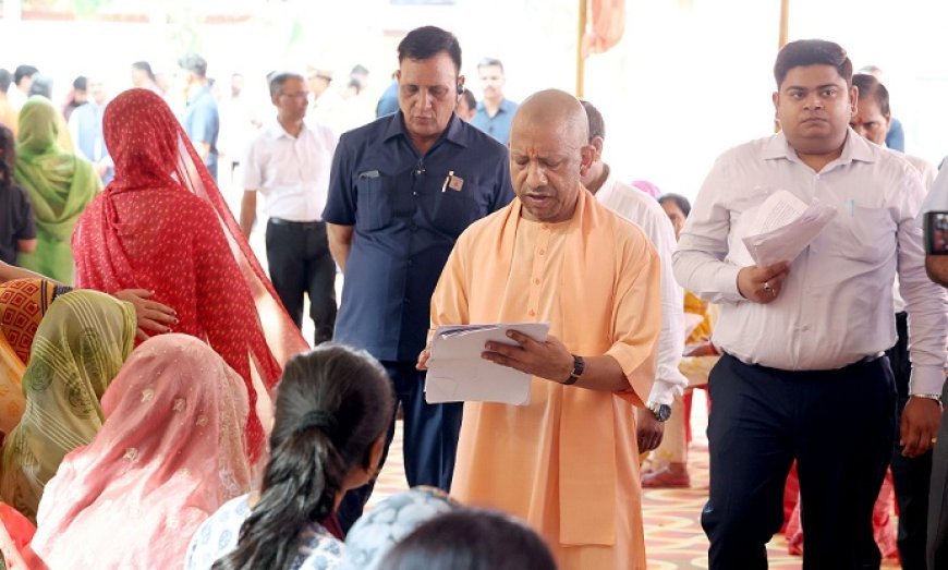 Gorakhpur: गुरु पूर्णिमा पर भी जनता के बीच पहुंचे सीएम योगी, 200 फरियादियों की सुनी समस्याएं