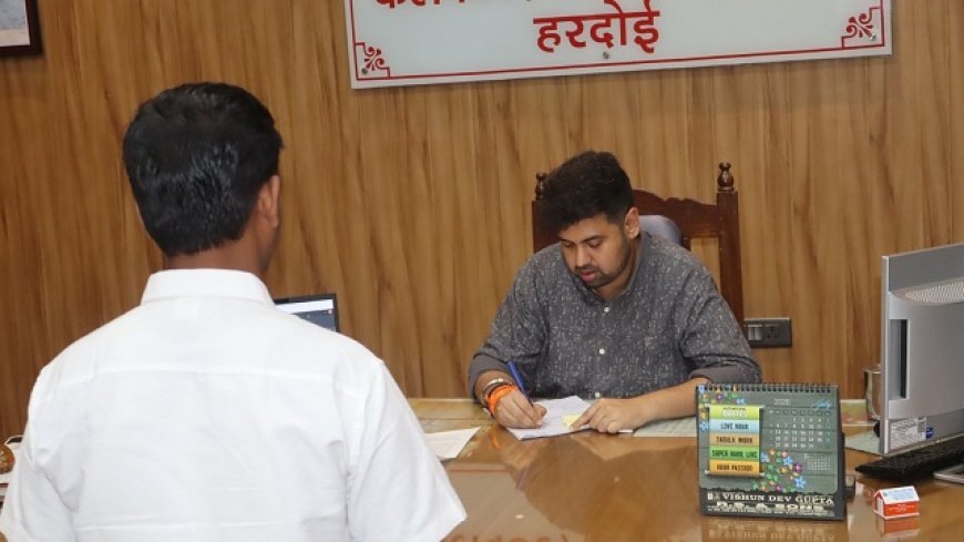 Hardoi: जनसुनवाई में डीएम अनुनय झा ने सुनीं 46 शिकायतें, समयबद्ध एवं गुणवत्तापूर्ण निस्तारण के दिए निर्देश