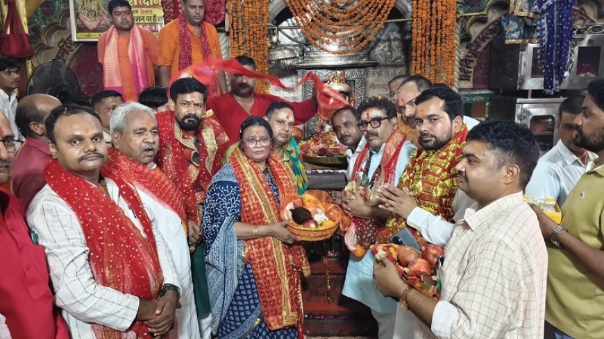 Sitapur: गुरु पूर्णिमा पर नैमिषारण्य पहुंचीं भाजपा की राष्ट्रीय उपाध्यक्ष रेखा वर्मा, साधु-संतों का लिया आशीर्वाद