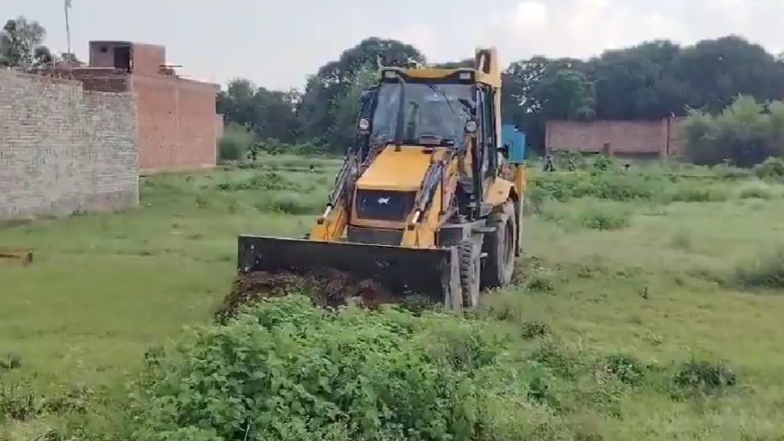 Sambhal: 35 बीघा की कथित अवैध प्लॉटिंग पर चला प्रशासन का बुलडोजर, डीएम के निर्देश पर घुंघावली में बड़ी कार्रवाई
