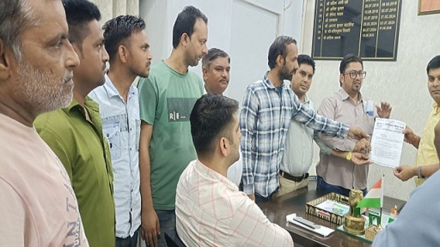 Sambhal: जन्म-मृत्यु प्रमाणपत्र के नाम पर लूट का आरोप, आज़ाद अधिकार सेना ने दिया 15 दिन का अल्टीमेटम