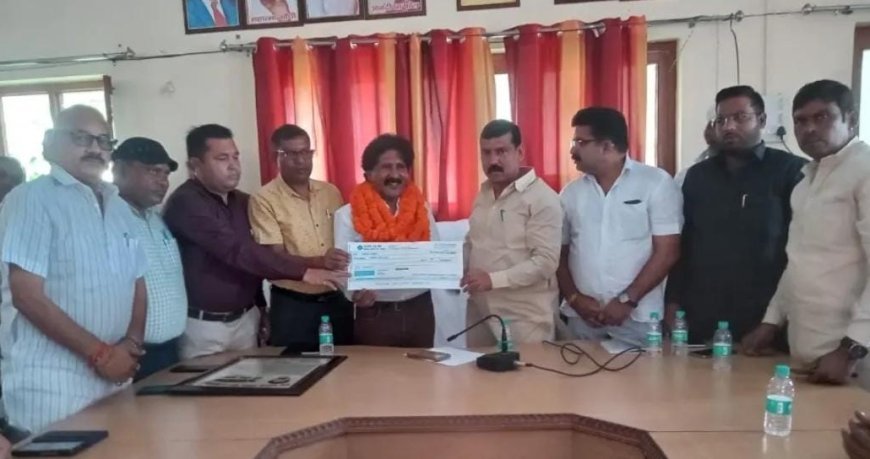 देवबंद नगर पालिका में वरिष्ठ लिपिक मोहम्मद अकबर का भावभीनी विदाई समारोह आयोजित