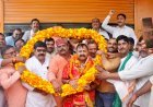 Hardoi: प्रदेश अध्यक्ष बनने के बाद पहली बार क्षेत्र पहुंचे सांसद अशोक रावत, कार्यकर्ताओं ने फूलों की बारिश से किया ऐतिहासिक स्वागत