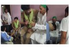बजरंग दल कार्यकर्ता से सख्ती, मौलाना के पैर छूते दिखे कोतवाल! वायरल वीडियो से सम्भल में छिड़ी नई बहस