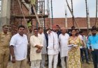 Sitapur: वैदिक थीम पर बन रहे तोरण द्वार के निर्माण में घटिया सामग्री देख भड़के प्रभारी मंत्री, अफसरों को लगाई फटकार 