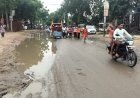 Sitapur: सावन के तीसरे सोमवार को देवदेवेश्वर धाम में उमड़ा आस्था का सैलाब, कीचड़ भरे रास्ते ने श्रद्धालुओं की बढ़ाई मुश्किलें