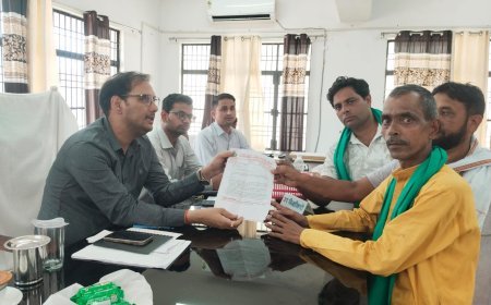 Hardoi: किसानों की समस्याओं को लेकर भाकियू का प्रदर्शन, एसडीएम को सौंपा ज्ञापन