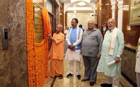 Lucknow: मुख्यमंत्री योगी ने विधानभवन में डिजिटल लाइब्रेरी व पॉडकास्ट स्टूडियो का किया शुभारंभ