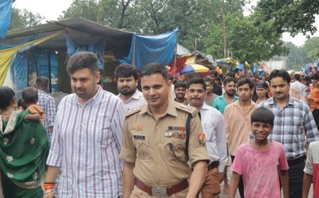Hardoi: श्रावण के प्रथम सोमवार पर सकाहा शिव मंदिर पहुंचे डीएम-एसपी, कांवड़ यात्रा की सुरक्षा व व्यवस्थाओं का लिया जायजा