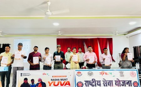 सीतापुर में नशा मुक्त युवा-विकसित भारत संकल्प अभियान: युवाओं ने लिया नशा मुक्ति का संकल्प, सुना प्रधानमंत्री का संदेश