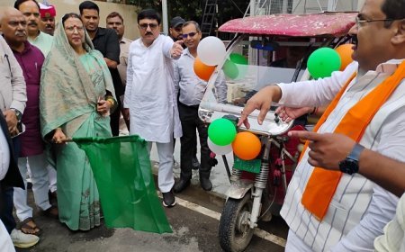 Hardoi: प्रेमावती पीके वर्मा ने दिखाई हरी झंडी, जागरूकता फैलाने निकला 'विकसित भारत' व 'नशामुक्त भारत' प्रचार रथ