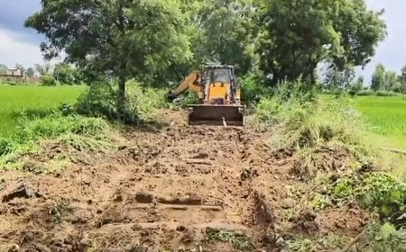 Sambhal: 7 किलोमीटर लंबी 'गुम' महिष्मती नदी को मिलेगा नया जीवन, जेसीबी से शुरू हुआ पुनरुद्धार अभियान