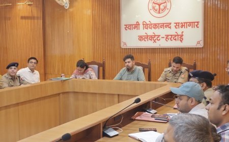 Hardoi: 15 अगस्त की तैयारियों की डीएम-एसपी ने की समीक्षा, 'हर घर तिरंगा' अभियान को व्यापक बनाने के दिए निर्देश