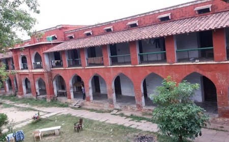 Bareilly: क्रांति की यादें सिसक रहीं: 121 साल पुराने 'आज़ाद छात्रावास' पर ताला, गुमनामी में चंद्रशेखर आज़ाद की प्रतिमा, इतिहास उपेक्षा का शिकार