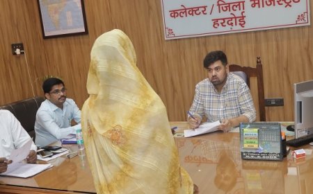 Hardoi: जनसुनवाई में डीएम अनुनय झा ने सुनीं 61 शिकायतें, अधिकारियों को दिए त्वरित व गुणवत्तापूर्ण निस्तारण के निर्देश