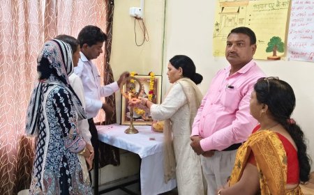हाथरस: ग्राम पंचायतों की आय बढ़ाने के लिए पंचायत सचिवों और सहायकों को दिया गया प्रशिक्षण
