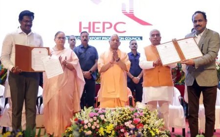 राष्ट्रीय हथकरघा दिवस पर मुख्यमंत्री योगी आदित्यनाथ ने उत्कृष्ट बुनकरों को किया सम्मानित, कई व्यापारिक समझौते हुए