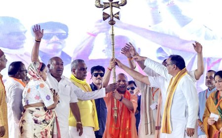 Meerut: मेरठ में आज शिवभक्तों पर पुष्पवर्षा करेंगे सीएम योगी, हिंडन से मेरठ तक कांवड़ मार्ग का करेंगे हवाई सर्वेक्षण
