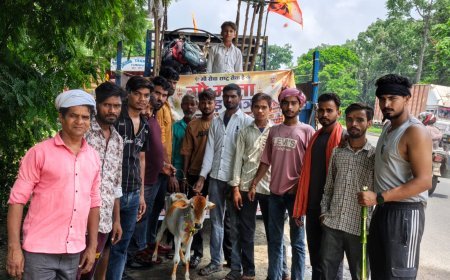 हाथरस के रुदायन से रामघाट रवाना हुआ कांवड़ जत्था, गाय को 'राष्ट्रमाता' का दर्जा देने की मांग
