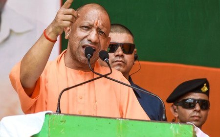 काकोरी शहीद स्मारक पर मुख्यमंत्री योगी आदित्यनाथ ने राष्ट्रनायकों के परिजनों को किया सम्मानित