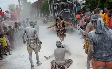 हरदोई: ग्राम आशा से रवाना हुई पहली शिव कांवड़ यात्रा, मेहंदीघाट से पवित्र गंगाजल लेकर सुनसीनाथ धाम पहुंचेंगे श्रद्धालु