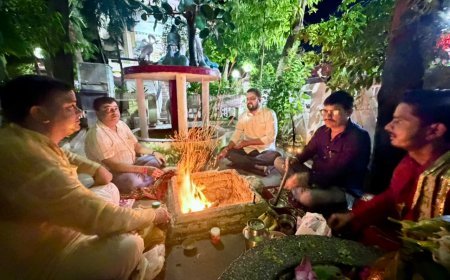 हरदोई: आबकारी मंत्री नितिन अग्रवाल के जन्मदिन पर बाँके बिहारी सेवा समिति ने किया फल वितरण और हवन-पूजन