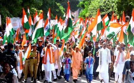 लखनऊ में मुख्यमंत्री योगी आदित्यनाथ के नेतृत्व में निकली भव्य तिरंगा यात्रा, उमड़ा जनसैलाब