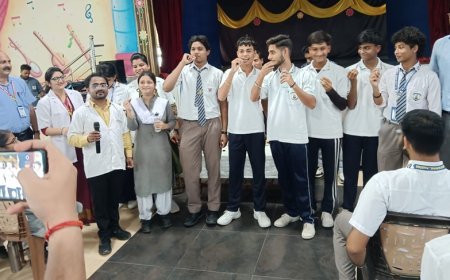 Hardoi: हरदोई में राष्ट्रीय कृमि मुक्ति दिवस का शुभारंभ, 2000 से अधिक बच्चों ने ली एल्बेंडाजोल की खुराक