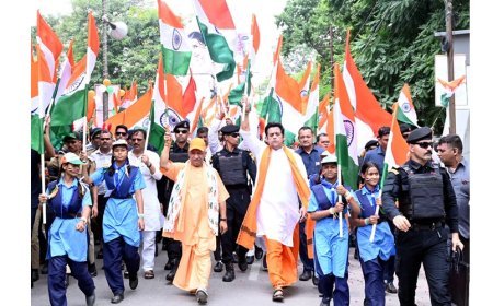 Gorakhpur: सीएम की अगुवाई में उमड़ा जन-समुद्र, गूंजा राष्ट्र प्रथम का उद्घोष-तिरंगा यात्रा में दिखा देशभक्ति का भव्य रंग