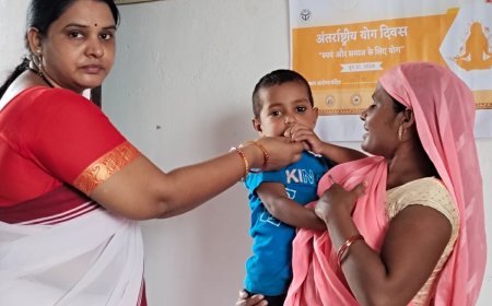 हाथरस के शिशु शिक्षा मंदिर में राष्ट्रीय कृमि मुक्ति दिवस पर बच्चों को दी गई एल्बेंडाजोल की खुराक