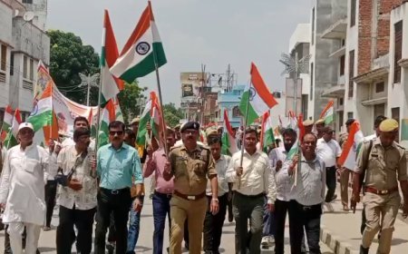 Ballia News: बलिया में हर घर तिरंगा अभियान के तहत निकली भव्य यात्रा, उमड़ा जनसैलाब