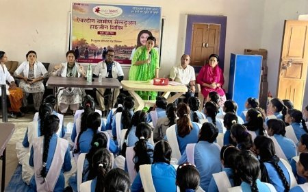 Ballia: स्वतंत्रता दिवस के उपलक्ष्य में मासिक धर्म स्वच्छता को लेकर ग्रामीण बेटियों को किया जागरूक- स्मृति सिंह 'रूरल पैड गर्ल'
