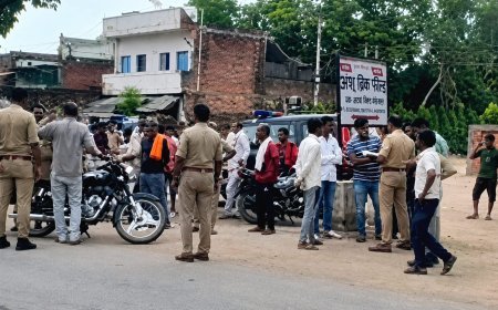 Sitapur News: सीतापुर-हरदोई मार्ग पर भीषण सड़क हादसा, स्कूटी और ट्रैक्टर-ट्रॉली की टक्कर में तीन घायल