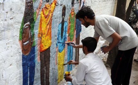 Rang De Basanti Campaign Lucknow: ‘बंदूक की जगह ब्रश, डर की जगह डायलॉग’, ग्रैफिटी वॉल के रंगों से दिखा उत्तर प्रदेश में बदलाव का नया दौर