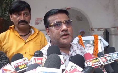Ballia News: पूर्व विधायक उमाशंकर सिंह को जिला ठेकेदार संघ ने दी भावभीनी श्रद्धांजलि