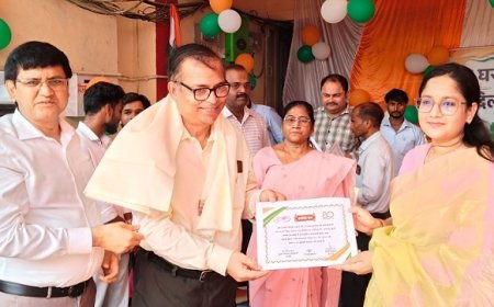 Hardoi: गौ संरक्षण योजना में उत्कृष्ट योगदान पर डॉ. ए.के. सिंह सम्मानित