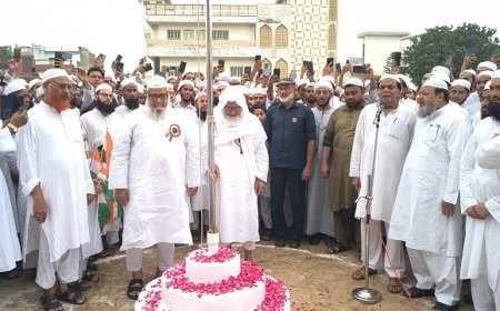 Deoband: दारुल उलूम देवबंद में तिरंगे की आन-बान-शान: 80वां स्वतंत्रता दिवस धूमधाम से मना, उलेमाओं ने फहराया राष्ट्रीय ध्वज