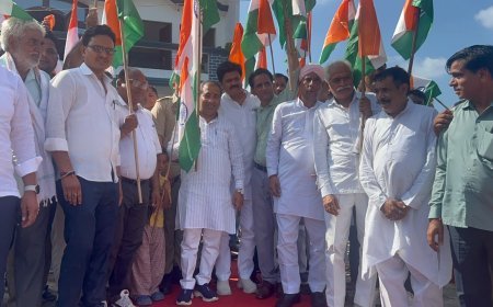 Deoband: देवबंद में तिरंगा यात्राओं से गूंजा देशभक्ति का माहौल, शहीदों को किया नमन