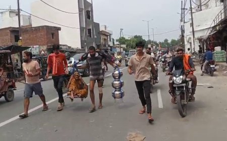 Hathras: अनोखी कांवड़ यात्रा: कंधों पर एक ओर कलश, दूसरी ओर दादी को लेकर निकला राजीव