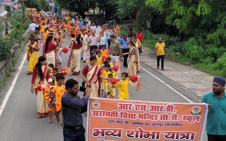 Pilibhit: पीलीभीत में नन्हे-मुन्नों ने निकाली भव्य कांवड़ यात्रा, शिवभक्ति में झूमे शिशु वाटिका के बच्चे