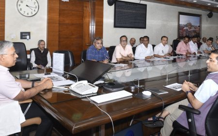 UP Secretariat Modernisation: यूपी सचिवालय का होगा कायाकल्प, मुख्य सचिव ने फाइलों के डिजिटाइजेशन और ई-नीलामी के दिए निर्देश